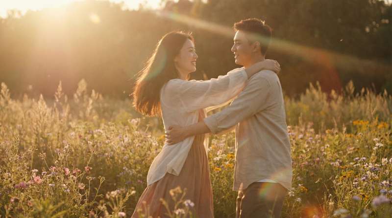 白丝足交视频-花间舞MV